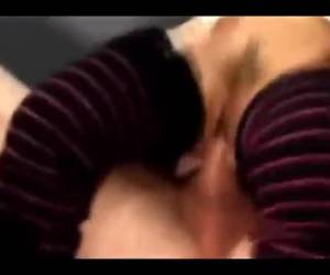 la chica enano quiero decir a él, tira de él hacia abajo y dejar que su coño profundo...