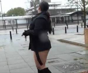 voluptuosa tetona amateur desnuda en público