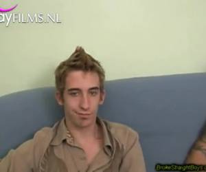 recto joven organiza un amigo recta gay video