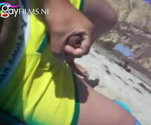 de vacaciones usted reste secretamente en la playa
