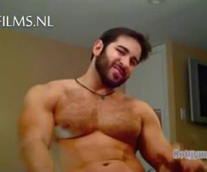 chico musculado cam que sabe que él es sexy