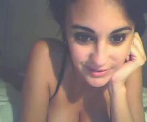 gruesas tetas sobre una pequeña muchacha dulce