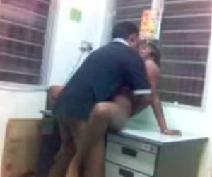 Secretaria india cazada follando en el trabajo - Amateur