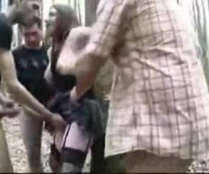 quieren decir en el bosque por múltiples pollas para follar y recibe semen en su cara