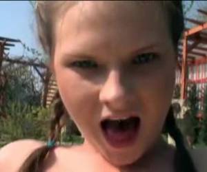 teen follada al aire libre