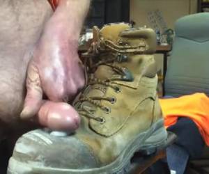 este gay tiene un fetiche de botas duros