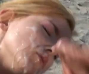 facial enorme en la playa