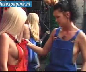 aldabas grande de whiteh de puta caliente mientras ella fingerfucks su coño grande