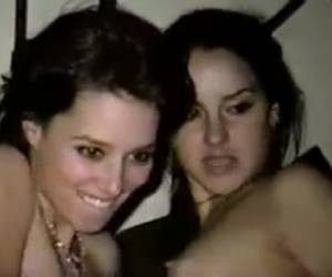 Bellezones teniendo su primer sexo lesbico